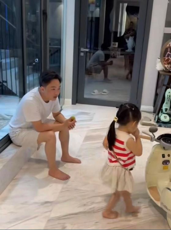 Đúng chuẩn 'con nhà nòi', ái nữ nhà Cường Đôla trổ tài lái 'siêu xe điệu nghệ' - Ảnh 2 Đúng chuẩn 'con nhà nòi', ái nữ nhà Cường Đôla trổ tài lái 'siêu xe điệu nghệ' - Ảnh 2