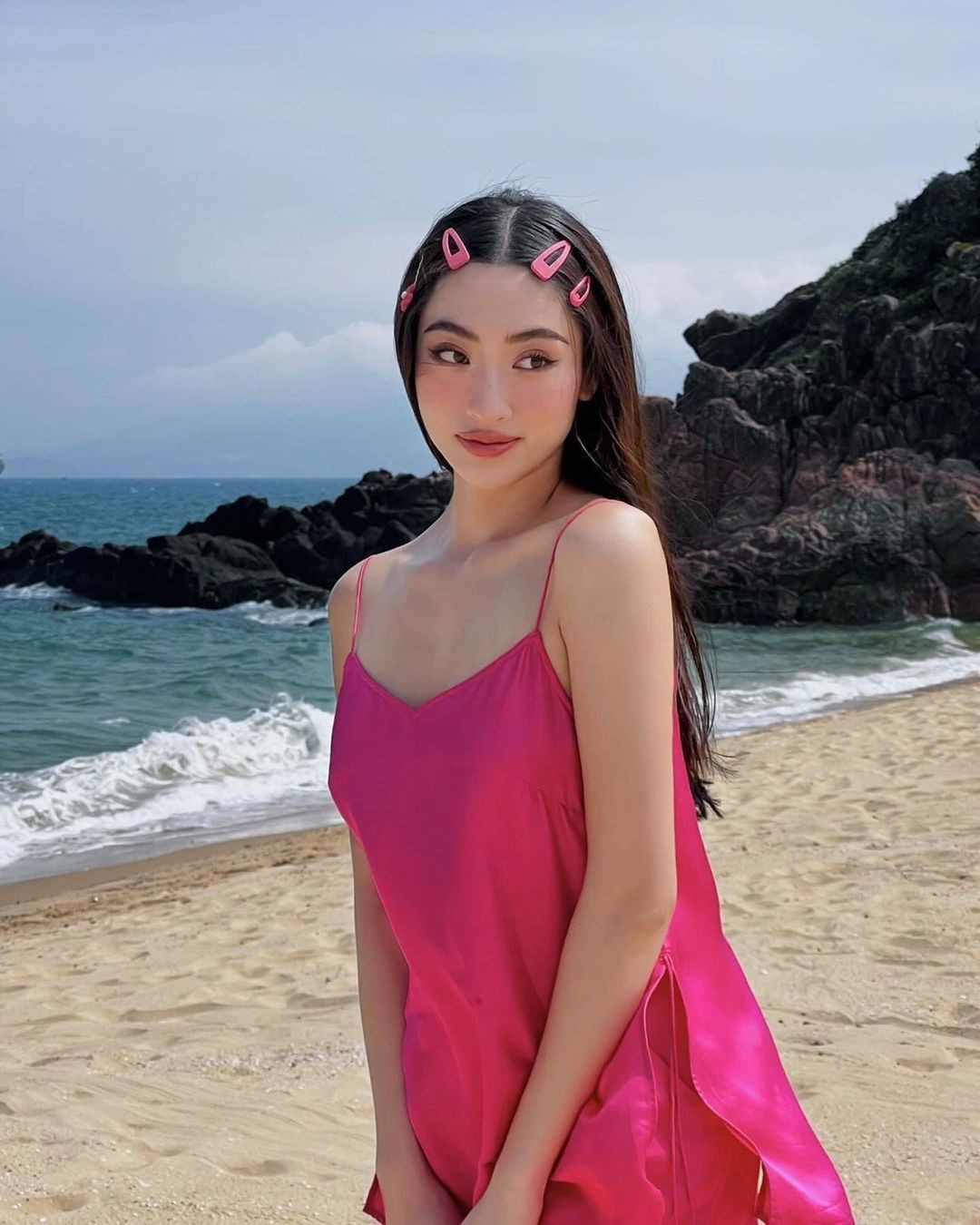 Lương Thùy Linh bất ngờ xả kho loạt quần áo đắt đỏ với giá chỉ vài trăm 2 Lương Thùy Linh bất ngờ xả kho loạt quần áo đắt đỏ với giá chỉ vài trăm 2