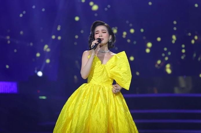 Lệ Quyên lên đồ đi show 'cực cháy', đổi gu nhạc remix khiến dân tình tròn mắt - Ảnh 4 Lệ Quyên lên đồ đi show 'cực cháy', đổi gu nhạc remix khiến dân tình tròn mắt - Ảnh 4