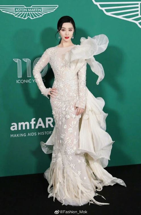 Phạm Băng Băng oanh tạc thảm đỏ Cannes 2023 khi biến hóa như 'tắc kè hoa' - Ảnh 1 Phạm Băng Băng oanh tạc thảm đỏ Cannes 2023 khi biến hóa như 'tắc kè hoa' - Ảnh 1