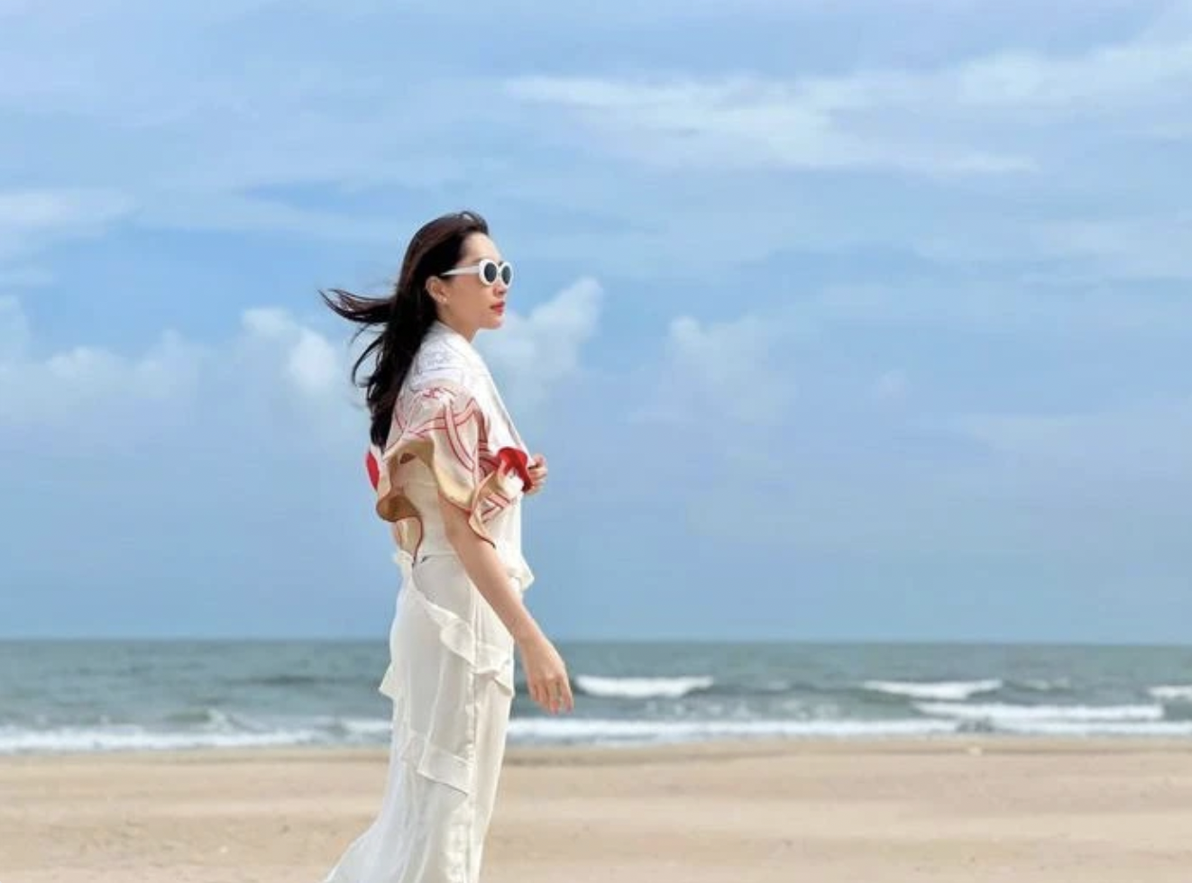 Hoa hậu Đặng Thu Thảo khiến dân tình sốt rần rần với sắc vóc ở tuổi U40 - Ảnh 1