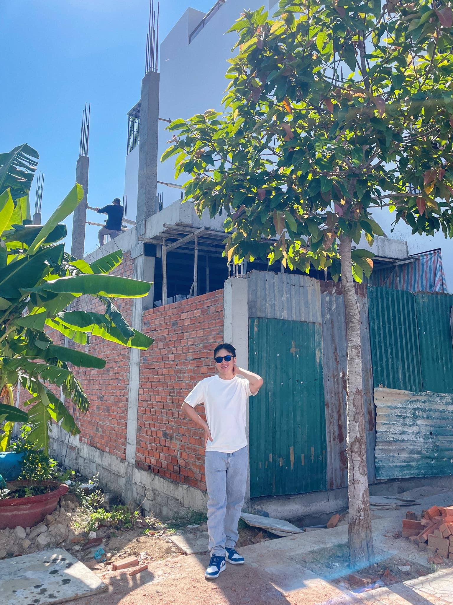 Theo như những hình ảnh được chia sẻ, căn nhà đang xây dựng của Phan Mạnh Quỳnh có diện tích rất lớn. Ảnh: Facebook