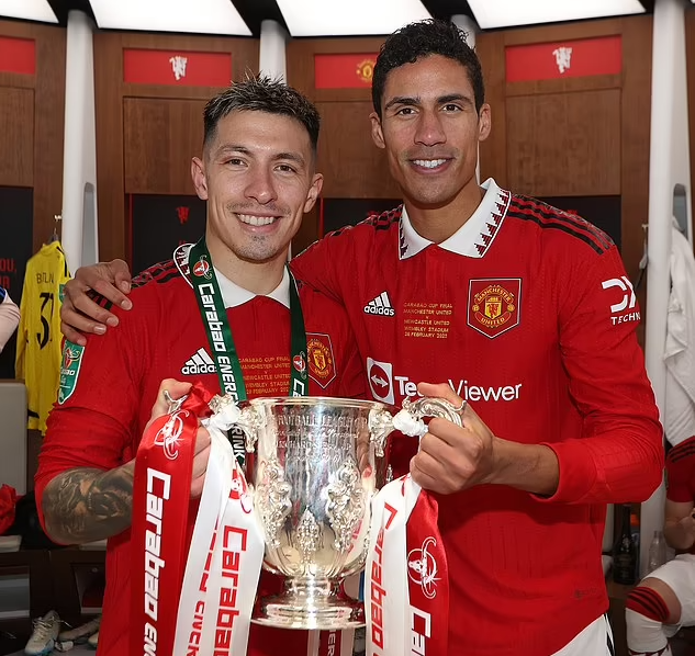 Cặp trung vệ Lisandro Martinez - Raphael Varane làm người hâm mộ Man United nhớ đến bộ đôi hoàn hảo Vidic - Ferdinand một thời. Cặp trung vệ Lisandro Martinez - Raphael Varane làm người hâm mộ Man United nhớ đến bộ đôi hoàn hảo Vidic - Ferdinand một thời.