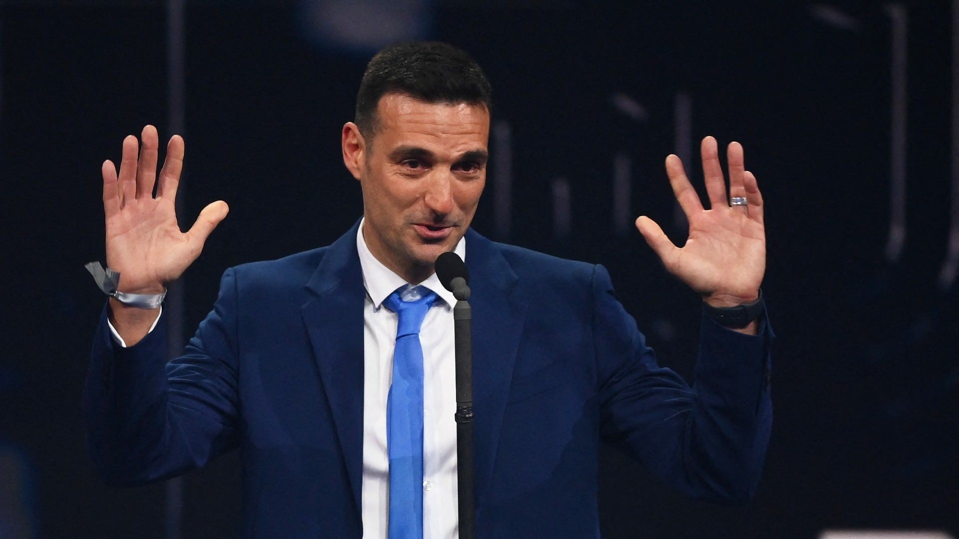 HLV Lionel Scaloni xuất sắc giành HLV hay nhất. Ảnh: Getty