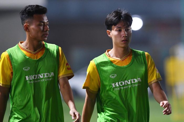 Buổi tập kết thúc khoảng 23h30, trong sáng nay U23 tiếp tục ra sân tập luyện.