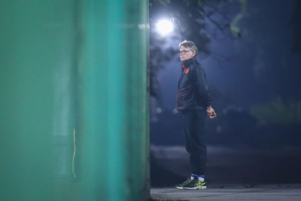 U23 Việt Nam bắt đầu tập luyện vào lúc 21h tối 1/3, đây là khung giờ khá lạ lẫm với nhiều cầu thủ và người hâm mộ.