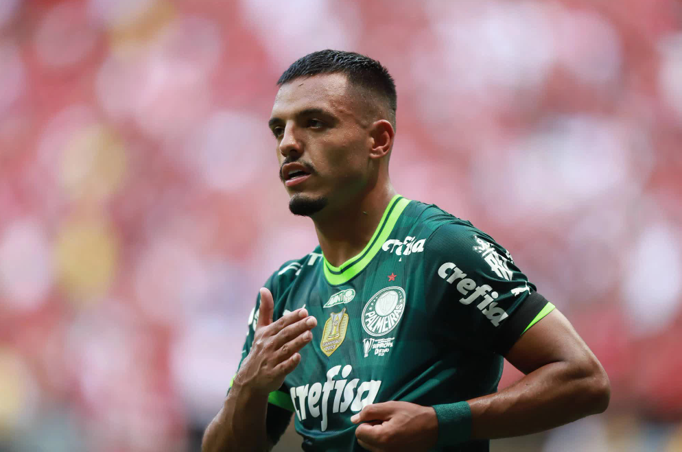 Menino không theo nỗi chế độ ăn của Ronaldo.Ảnh: Internet