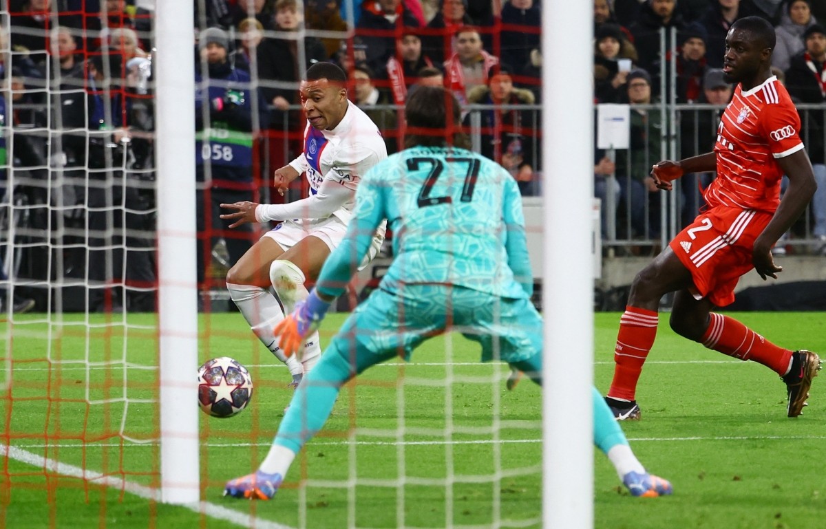 4. PSG để thủng lưới ít nhất một lần trong cả 8 trận Champions League mùa này, đây là lần đầu tiên họ không thể giữ sạch lưới trong một mùa tại giải đấu.