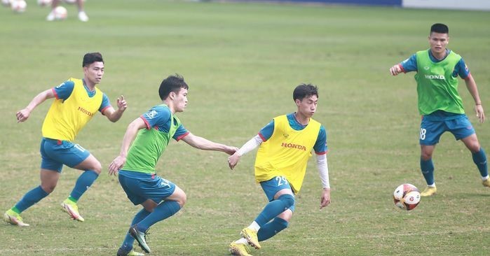 Dự kiến, ĐTQG và U23 tập luyện với nhau hết ngày 12/3, đây là khoảng thời gian để tất cả mọi người làm quen cũng như HLV Troussier phổ biến triết lý, phong cách huấn luyện của mình.