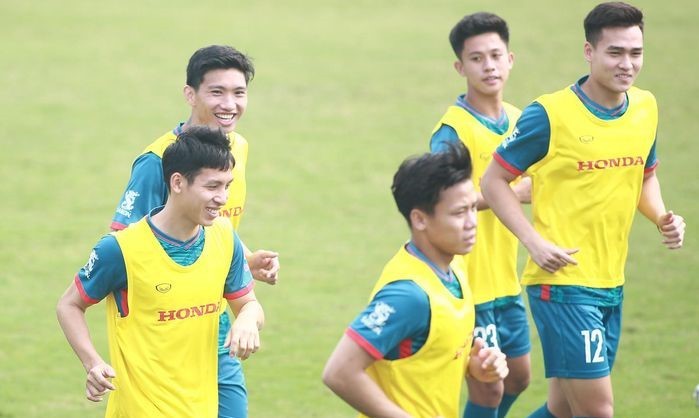 Trong đợt tập trung này, HLV Troussier gọi những cái tên từng thi đấu ở AFF Cup 2022 dưới thời HLV Park Hang Seo như Văn Hậu, Hùng Dũng, Ngọc Hải...trừ các cầu thủ đang xuất ngoại.