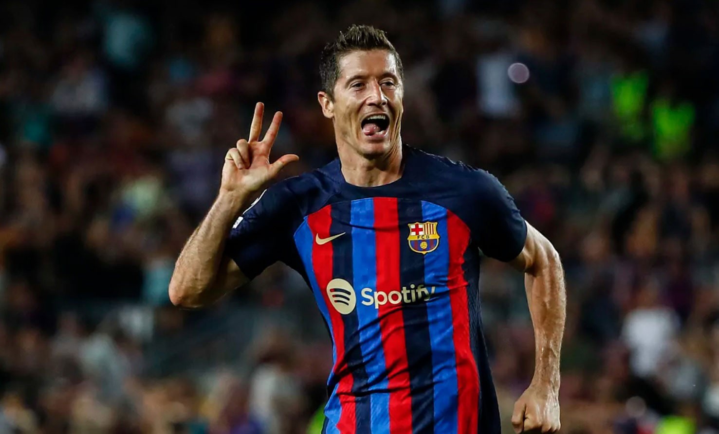 5. Robert Lewandowski (3,2 triệu lượt tìm kiếm hàng tháng): Barcelona đang thể hiện phong độ xuất sắc ở La Liga và không có gì bất ngờ khi tiền đạo Lewandowski là ngôi sao được tìm kiếm nhiều nhất trên Google. Anh ghi 25 bàn sau 31 lần ra sân cho đến nay.