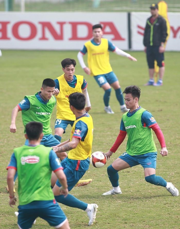 So với các đàn anh, U23 đang có sự cạnh tranh vị trí quyết liệt, trong đợt rút gọn đợt 1 HLV Troussier loại 13 cầu thủ. Hiện tại quân số là 28 và sẽ tiếp tục thanh lọc trong thời gian tới nhằm chốt đội hình dự SEA Games 32 vào tháng 5.