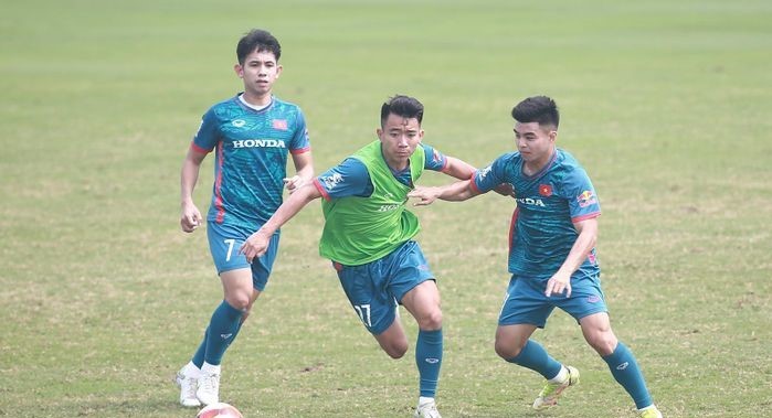 ĐTQG chỉ có 5 buổi tập trong đợt tập trung đầu tiên dưới HLV Troussier vì trước mắt không có giải đấu nào diễn ra trong khi U23 có nhiều giải đấu quan trọng ở phía trước.