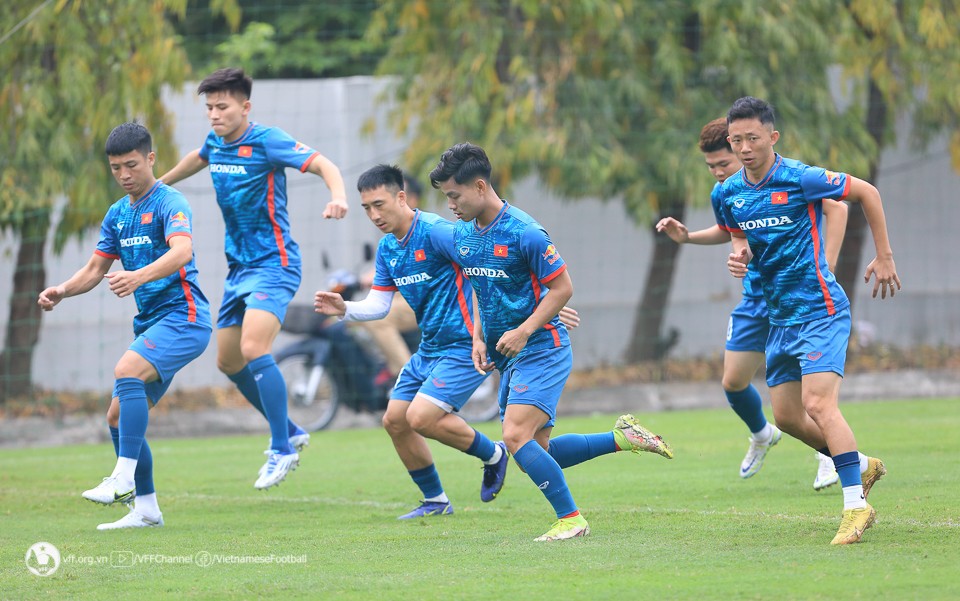 Sau khi kết thúc buổi tập và dùng bữa trưa cùng toàn đội, các thành viên của ĐTQG trở về CLB chủ quản chuẩn bị cho V. League trở lại vào đầu tháng 4 tới.