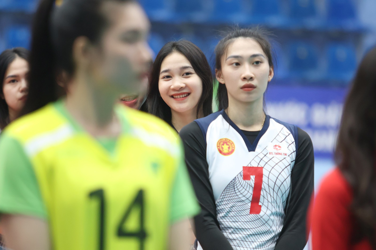 Không chỉ gây ấn tượng bởi tài năng, Khánh Huyền còn thu hút mọi ánh nhìn của NHM bằng vẻ đẹp tươi sáng, trong trẻo.