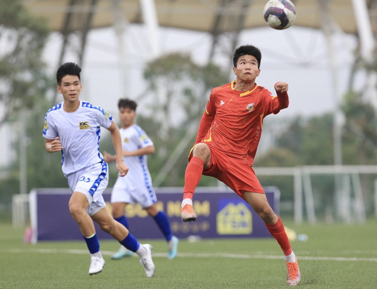 U17 Hà Tĩnh và U17 Huế hòa nhau 2-2 trong 90 phút, cả 4 bàn thắng đều diễn ra trong hiệp 1.