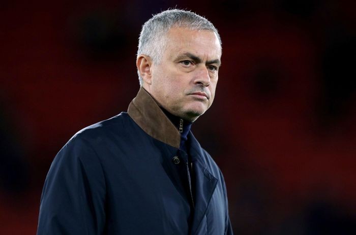 2. Jose Mourinho (Man Utd, 2018) - 19,6 triệu bảng: Kết quả của Man United dưới thời Mourinho không hề tệ nhưng chính lối chơi mà ông xây dựng khiến cổ động viên nhà thất vọng, cùng với một mớ hỗn độn trong phong thay đồ, mối lương duyên này đành chấm dứt.