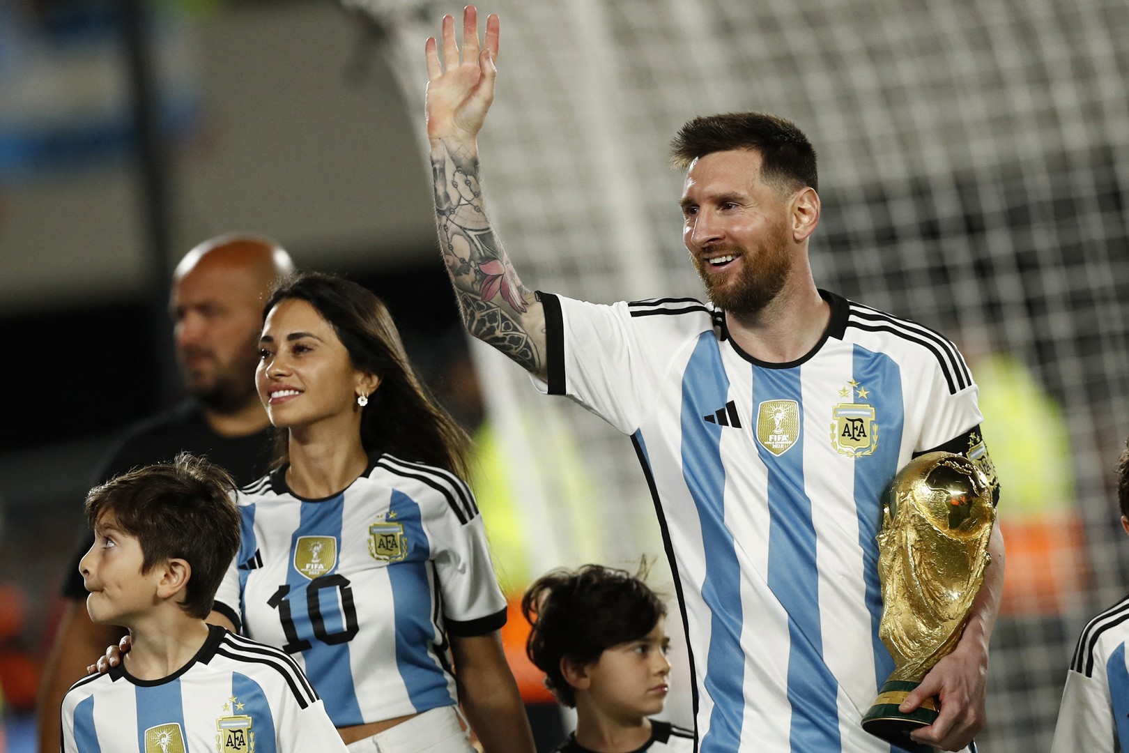 Sự so sánh bây giờ là khập khiễng. Ảnh: Internet