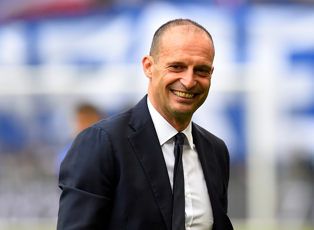 5. Massimiliano Allegri – 1,08 tỷ euro: Đối với ai nghĩ rằng Juventus chỉ thực hiện các bản hợp đồng miễn phí thì nên nghĩ lại. Trong lần đầu tiên dẫn dắt Bianconeri từ năm 2014 đến 2019, Allegri thực hiện các khoản đầu tư nghiêm túc, đáng chú ý nhất là bản hợp đồng trị giá 117 triệu euro với Cristiano Ronaldo và thương vụ mua Gonzalo Higuain trị giá 90 triệu euro.