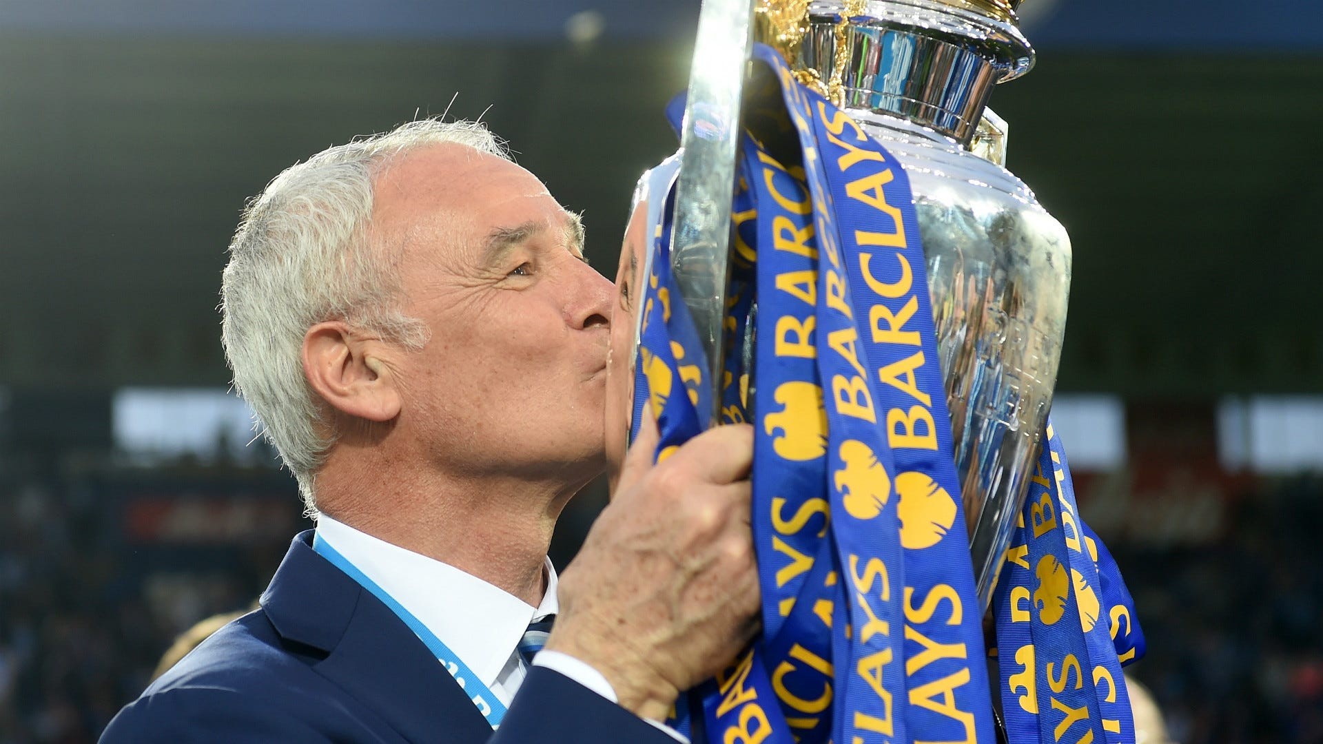 10. Claudio Ranieri – 864,33 triệu euro: Có lẽ đây là cái tên gây ngạc nhiên nhất trong danh sách này vì số danh hiệu mà HLV Ranieri nhận được tương đối khiêm tốn. Trải qua 18 CLB khác nhau, đặc biệt là trong giai đoạn Chelsea, Juventus và Monaco vung tiền có lẽ chúng ta không nên quá sốc. Hai vụ mua bán đắt nhất của Ranieri đều diễn ra vào ngày 30/6/2016 khi chiêu mộ Radamel Falcao và James Rodriguez cho Monaco với tổng giá trị 88 triệu euro.