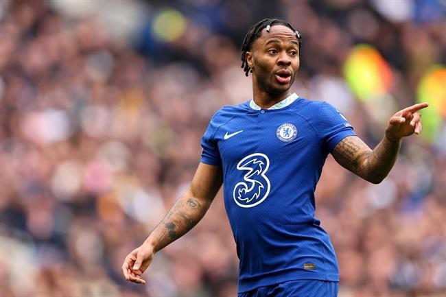 7. Raheem Sterling (Chelsea, 325.000 bảng/tuần): Không có gì ngạc nhiên khi Chelsea trả cho Sterling số tiền lương cao ngất ngưỡng vì anh là một trong những lựa chọn nhằm nâng cấp hàng công. Nhưng chân sút người Anh lại chưa thể tỏa sáng tại Stamford Bridge, một phần cũng do HLV Graham Potter bắt anh đá hậu vệ cánh.