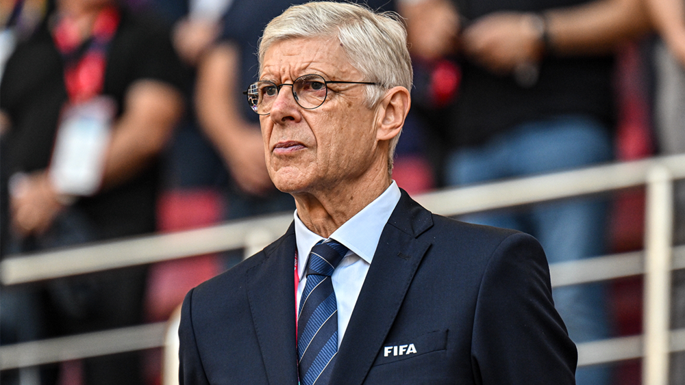 7. Arsene Wenger – 973,25 triệu euro: Rất nhiều thương vụ mua bán ban đầu của Wenger tại Arsenal cho thấy xứng đáng từng xu và giúp đội bóng đạt được thời kỳ thành công chưa từng có. Chỉ cần lấy Thierry Henry - 14,5 triệu bảng hoặc Patrick Vieira - 3,5 triệu bảng làm ví dụ. Tuy nhiên trong giai đoạn cuối của 'Giáo sư', mọi thứ dần trở nên kỳ lạ khi Shkodran Mustafi có giá 35 triệu bảng.