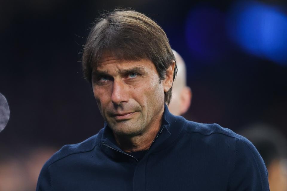 8. Antonio Conte – 967,1 triệu euro: Conte là bậc thầy trong việc yêu cầu giới thượng tầng chi tiền, ông từng có câu nói nổi tiếng rằng: 'Bạn không thể đi ăn ở nhà hàng trị giá 100 euro khi chỉ có 10 euro trong túi, phải không?'. Song song với việc dùng tiền, Conte cũng mang về rất nhiều danh hiệu với Juventus, Inter và Chelsea. Những thương vụ mua sắm hàng đầu gồm Romelu Lukaku - 77 triệu euro, Alvaro Morata - 66 triệu euro và Richarlison - 69,5 triệu euro.