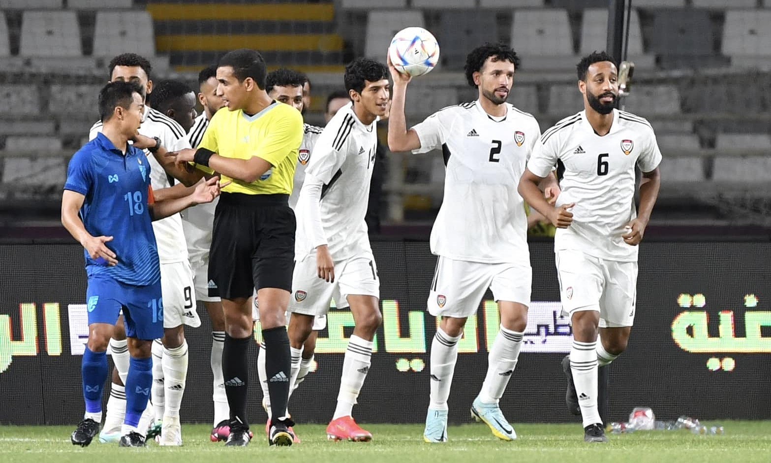 Tuyển Thái Lan thua trận thứ hai liên tiếp, rớt hạng trên BXH FIFA 1 Tuyển Thái Lan thua trận thứ hai liên tiếp, rớt hạng trên BXH FIFA 1