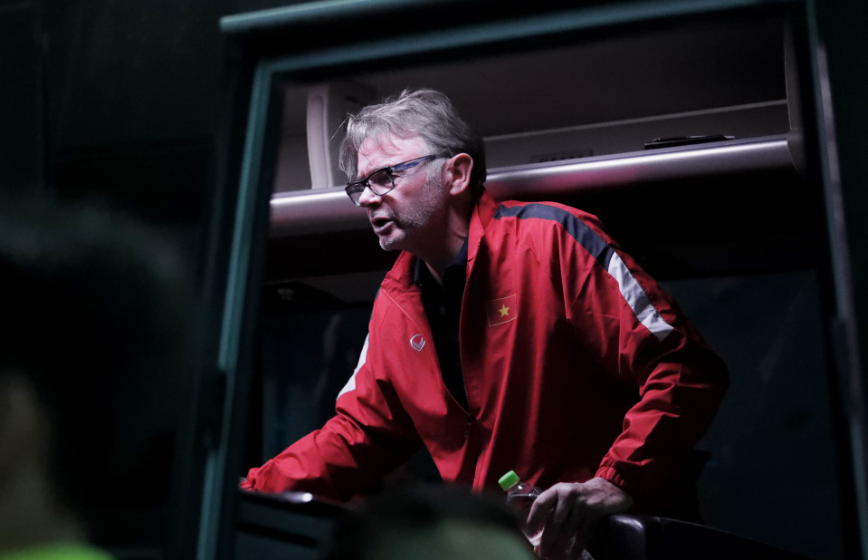 ...Vậy nên với tôi và Ban huấn luyện, U23 Cup là nơi để các cầu thủ trải nghiệm, có thể cơ hội thi đấu những trận đấu lớn với các đối thủ lớn. Từ những trận đấu này, họ sẽ vỡ ra nhiều bài học cho bản thân, biết được đâu là điểm mạnh, yếu của mình. Tôi đã nói, để có được bài học lớn thì sẽ phải trả giá đắt. Xin được nhấn mạnh, U23 Việt Nam vẫn đang đi từng bước hướng đến SEA Games'.