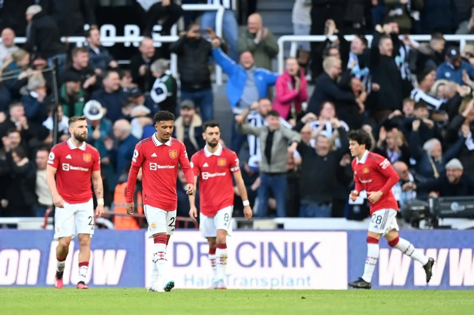 7. Man United thua 4/8 trận vắng Casemiro mùa này. Họ chỉ thua 3/19 trận khi có tiền vệ người Brazil.