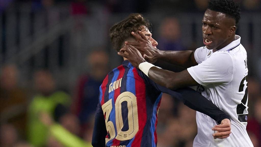 10. Đây là trận chung kết Cúp nhà Vua đầu tiên của Real sau gần 1 thập kỉ. Lần gần nhất cũng chính Ancelotti là HLV vào năm 2014, trận đấu mà Gareth Bale đã ghi một bàn thắng mang tính biểu tượng trong lịch sử Real.