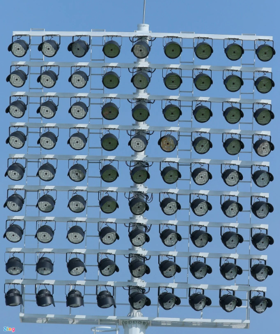 Hệ thống chiếu sáng đầy chất lượng, đây là yếu tố quan trọng khi U22 Việt Nam thi đấu đến 3 trận trong khung giờ 19h.