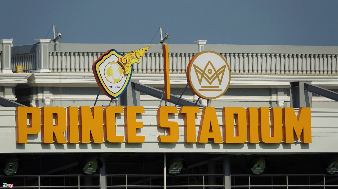 Tổng thư ký VFF Dương Nghiệp Khôi nhấn mạnh: 'Bước đầu tiên là phải giành vé vào trận cuối cùng. Cách đây 3 ngày, VFF đã làm việc với HLV Troussier và khẳng định sẽ nỗ lực giành HCV thứ 3 liên tiếp. Còn đội tuyển nữ có thể chịu sức ép lớn trong hành trình bảo vệ HCV SEA Games vì các đối thủ đang mạnh lên rất nhiều'.