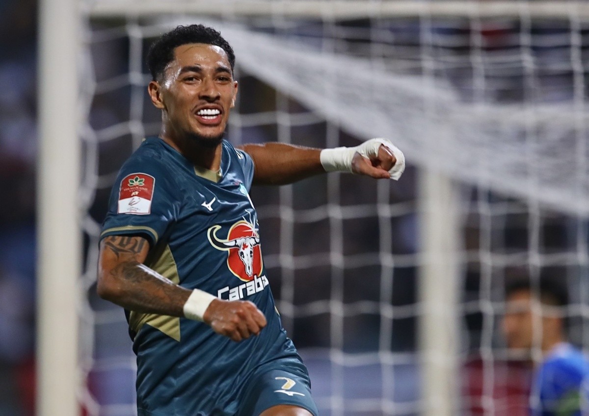 Phút 76, Paollo có pha đệm bóng cận thành dễ dàng ấn định chiến thắng 4-1 cho HAGL sau đường căng ngang của Brandao.