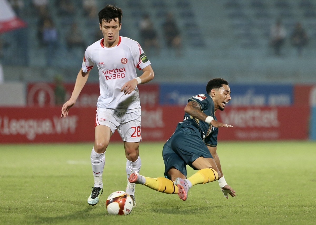 Hoàng Đức và các đồng đội có màn thể hiện thất vọng trên sân nhà và chính anh là người đã bỏ lỡ ít nhất 3 cơ hội ngon ăn trong trận đấu.