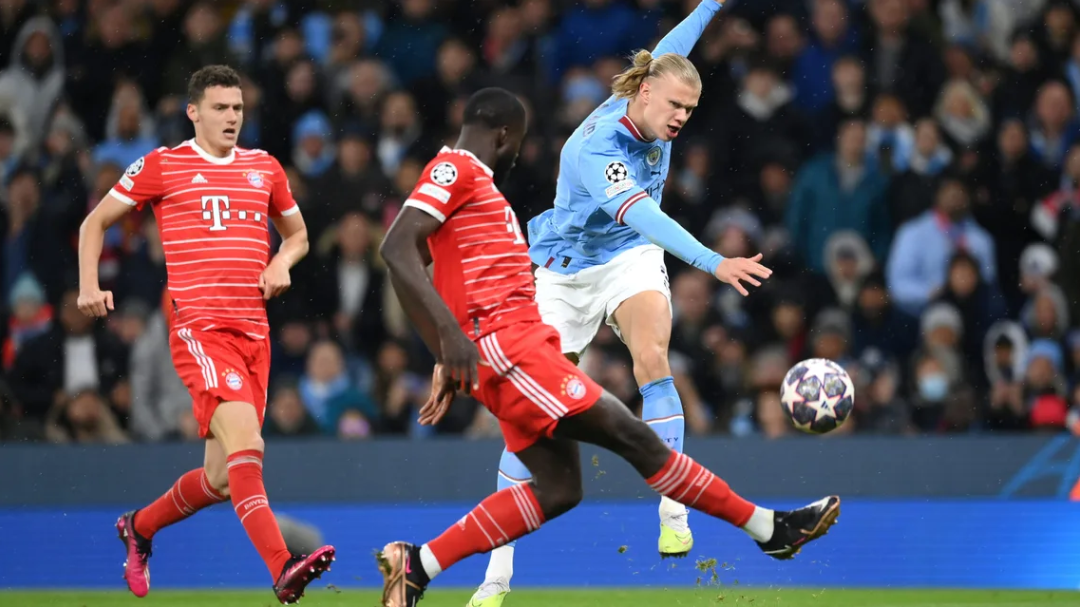 1. Erling Haaland trở thành cầu thủ Premier League đầu tiên trong lịch sử ghi được 45 bàn thắng trên mọi đấu trường trong một mùa giải. Thành tích trước đó thuộc về Ruud van Nistelrooy (44 bàn - mùa 2002/03) và Mohamed Salah (44 bàn - 2017/18).
