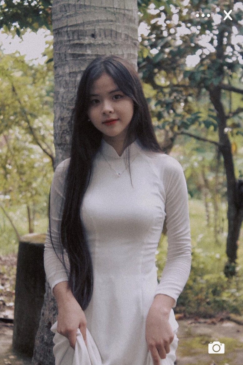 Ngân Hà là một cô gái đa năng, không chỉ đạt thành tích tốt trong học tập (đạt danh hiệu “Sinh viên 5 tốt cấp trường”), cô còn giỏi thể thao, đặc biệt là bóng chuyền và bóng đá.