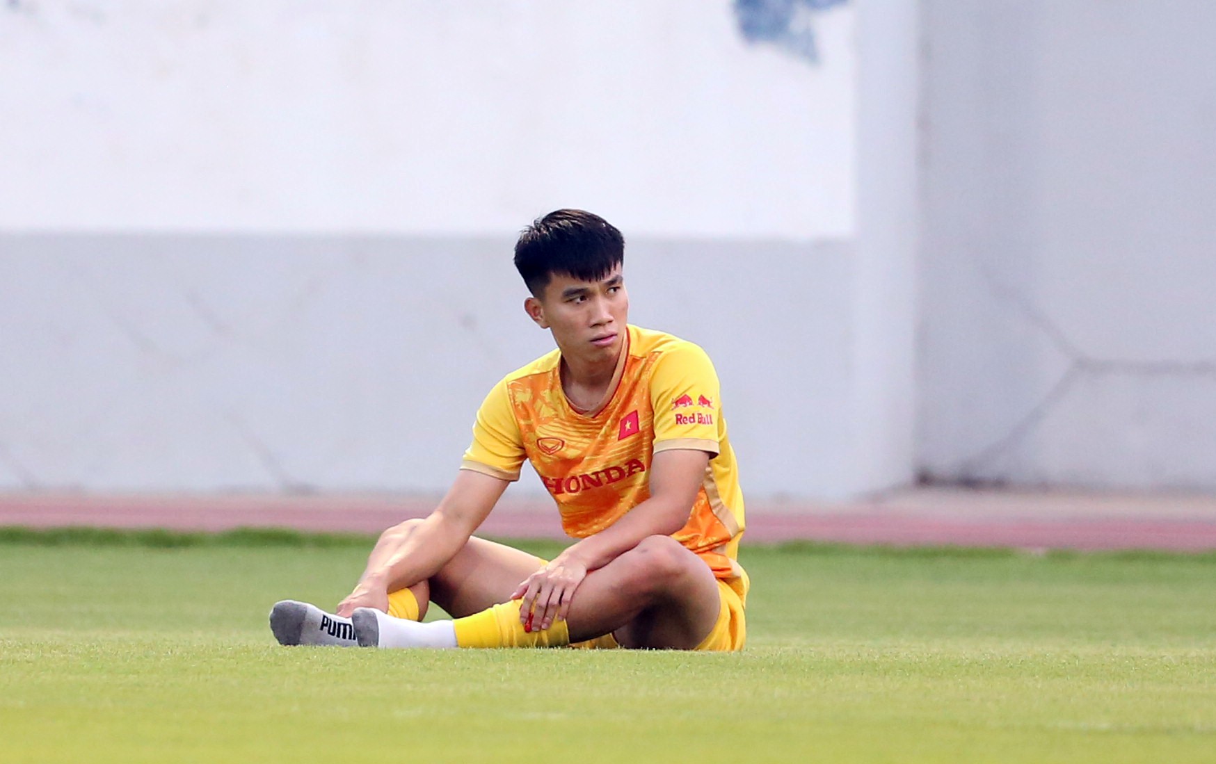 Tiền vệ Lê Văn Đô tập riêng vì đau ở cổ chân. Bốn trận gần nhất, Văn Đô ghi đến 3 bàn cho CLB Công an Hà Nội, anh chính là niềm hy vọng lớn của U22 Việt Nam ở SEA Games sắp tới.