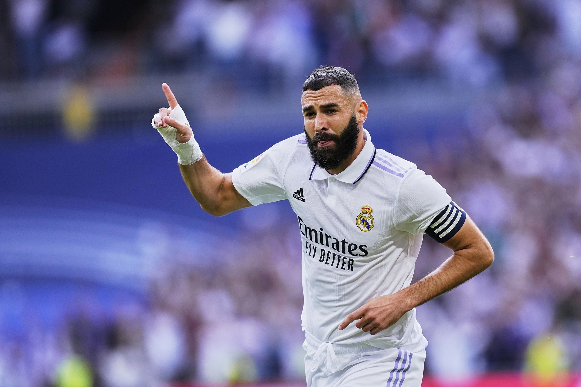 7. Karim Benzema – Real Madrid: Đây là mùa giải khó khăn của QBV 2022 vì thường xuyên dính chấn thương. Nhưng ở tuổi 35, Benzema vẫn cho thấy đẳng cấp của mình với 32 lần tham gia vào bàn thắng sau 34 trận.