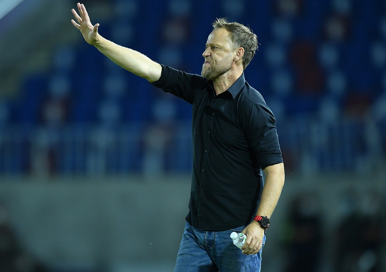 Tờ báo nổi tiếng nhất Việt Nam khẳng định Polking sắp tái xuất V.League. Ảnh: Thanh Niên