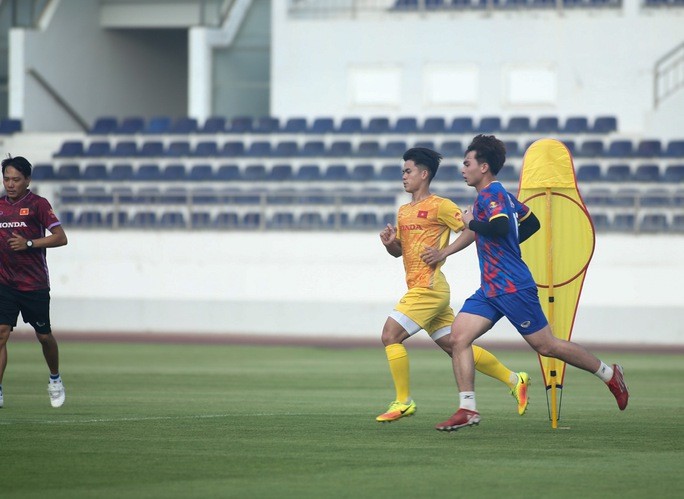 Trong buổi tập này, U22 Việt Nam chào đón sự trở lại của Lê Văn Đô sau khi anh bình phục chấn thương đầu gối.