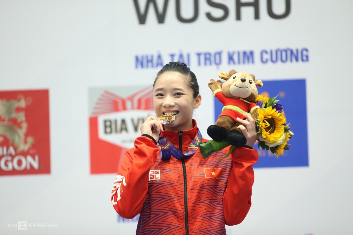 Tại SEA Games 31, Thúy Vi giành 2 HCV ở nội dung biểu diễn kiếm thuật và thương thuật và 1 HCĐ ở nội dung trường quyền.