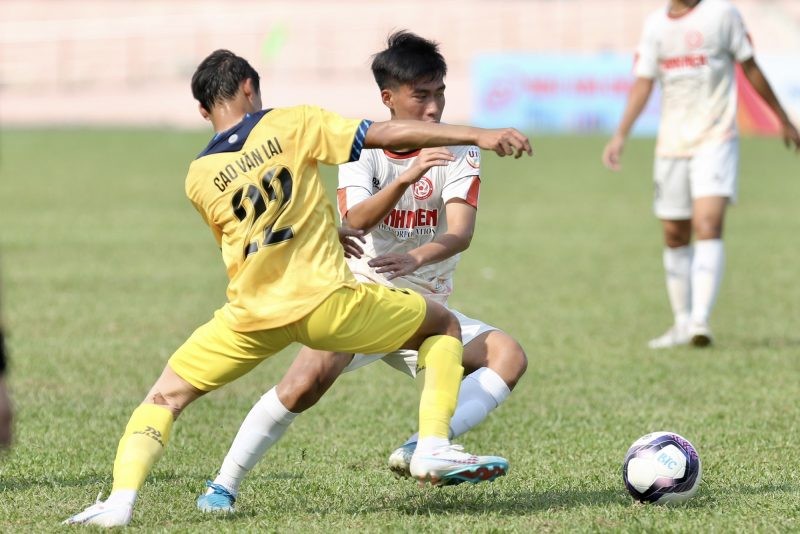 Cần có lời cảnh tỉnh ngay lập tức cho các cầu thủ trẻ, nếu không sẽ tạo tiền lệ xấu sau này. Ảnh: VFF