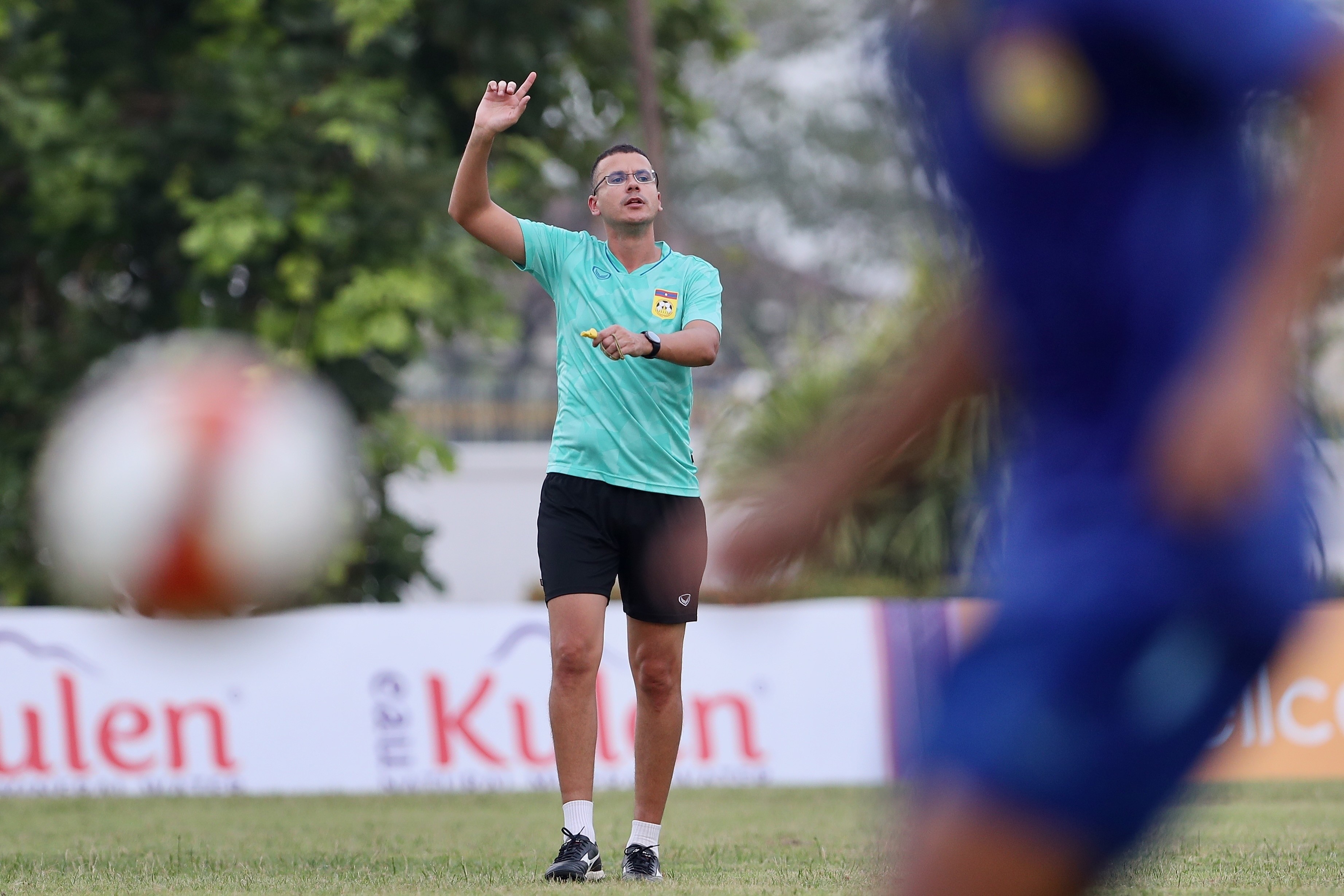 Thành phần ban huấn luyện của U22 Lào còn có nhân vật quen thuộc là Willander Fonseca, cựu trợ lý của HLV Park Hang-seo năm 2019.