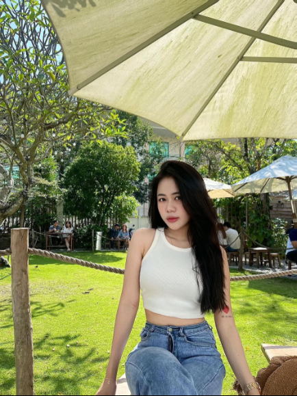 Cô nàng 21 tuổi là hậu phương vững chắc của Văn Tùng. Vì thế, anh đã có 2 pha lập công sau 2 trận đầu tiên tại SEA Games năm nay.