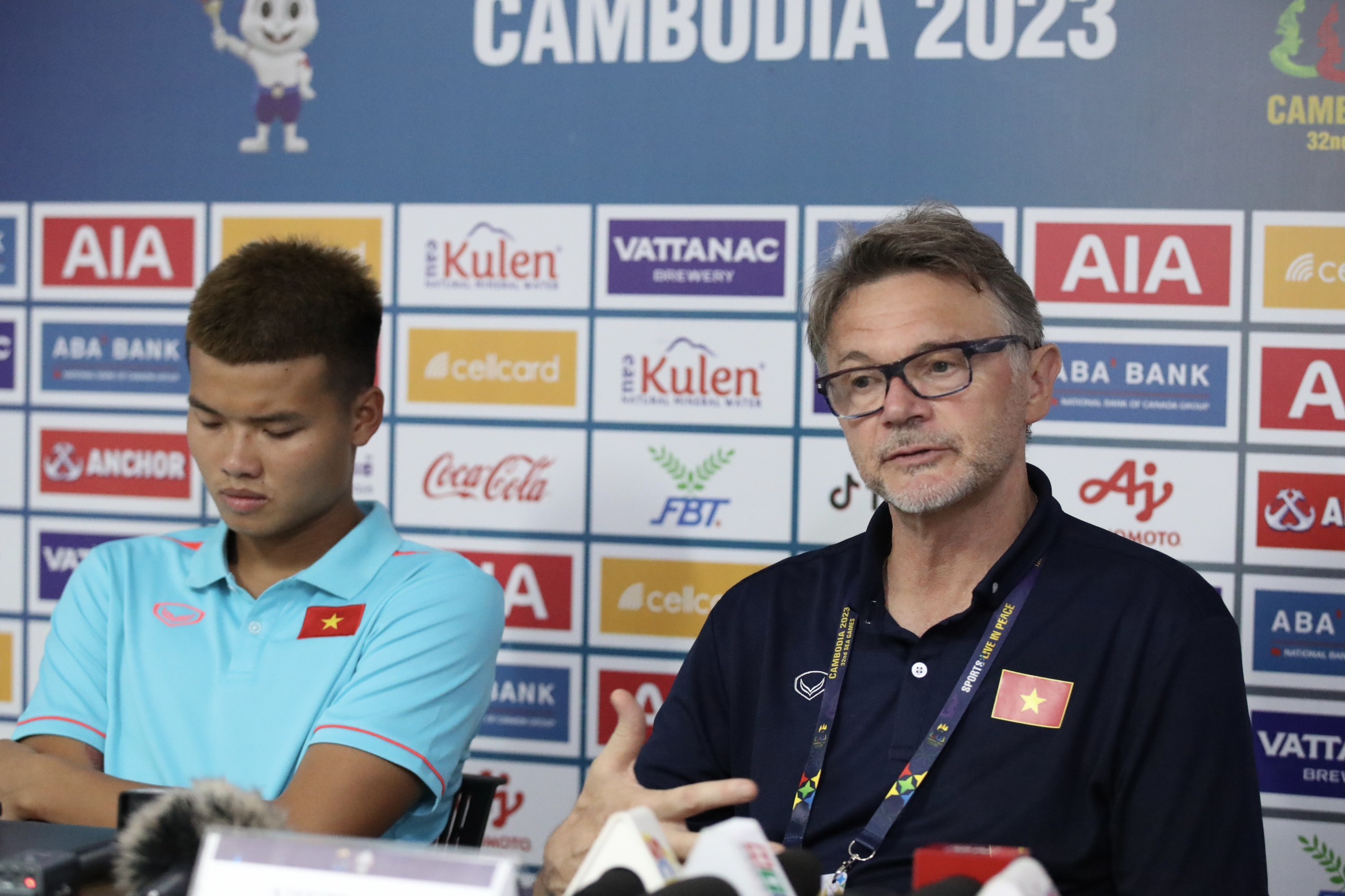 CĐV Thái Lan lo lắng khi 'gà son' của HLV Troussier liên tục lập công 1 CĐV Thái Lan lo lắng khi 'gà son' của HLV Troussier liên tục lập công 1
