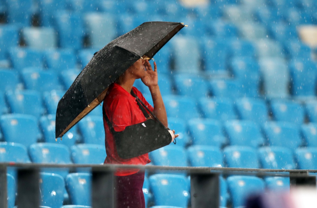 Có mặt trên sân Morodok Techo, từ cổ động viên, HLV cho đến các nhà báo đều cô vũ cho từng bước chạy như 'thắp lửa' của Samnang. Kết thúc phần thi cô đã khóc rất nhiều và cúi đầu cảm ơn những người đã ủng hộ cho mình.