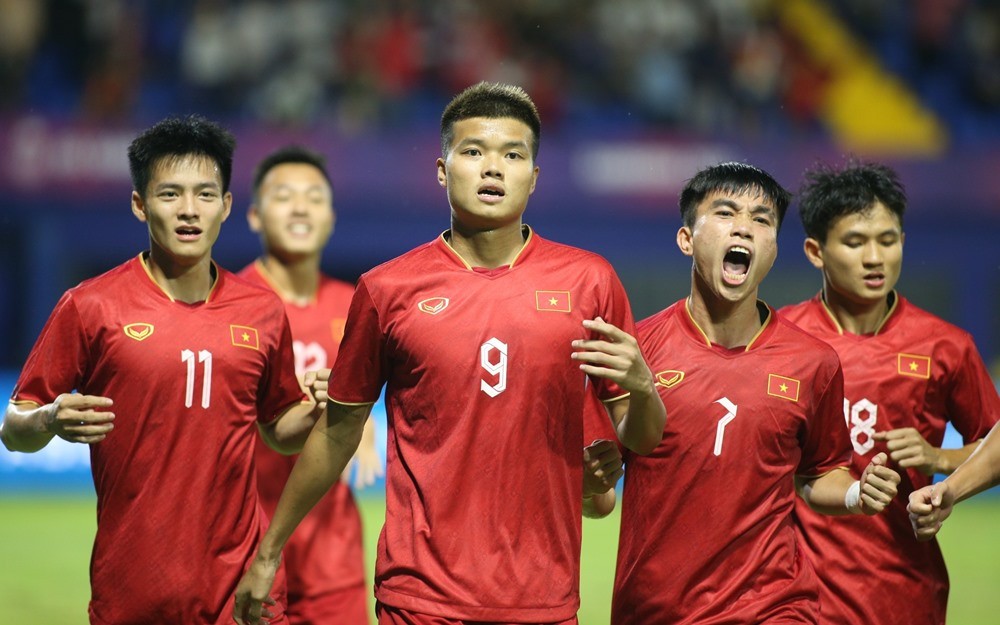 Văn Tùng và các đồng đội vào bán kết SEA Games 32. Ảnh: VFF