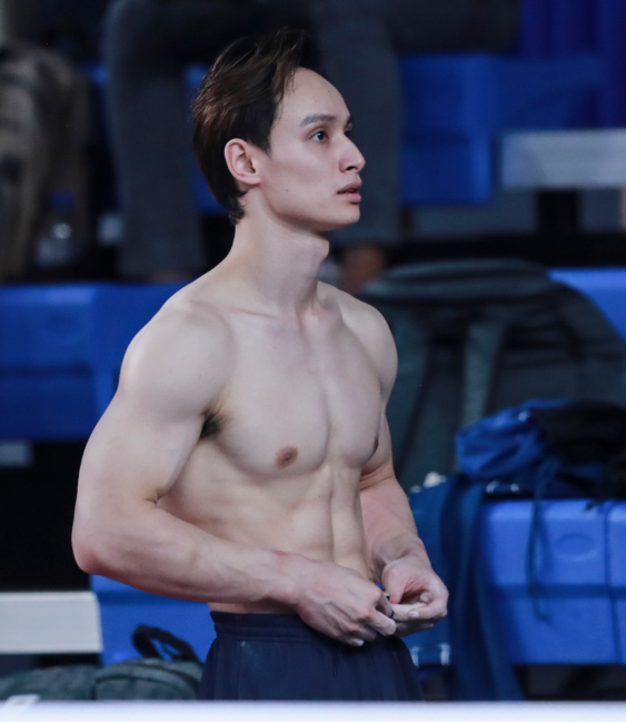 Không chỉ chinh phục khán giả bằng tài năng, Phương Thành còn thu hút mọi ánh nhìn bởi vóc dáng săn chắc đầy nam tính của mình.