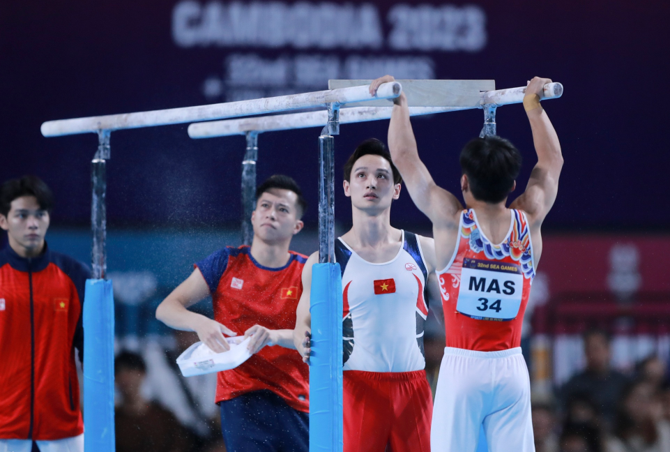 Sang ngày thi đấu thứ 2, Phương Thành tiếp tục thể hiện đẳng cấp khi mang về HCV nội dung xà đơn với số điểm 13.500.